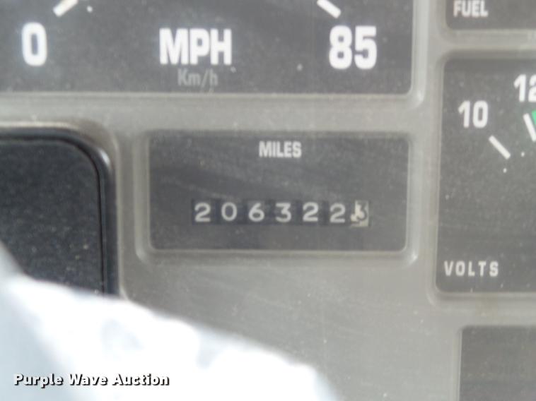 image for item DC7355 2000 International 4900 dump truck