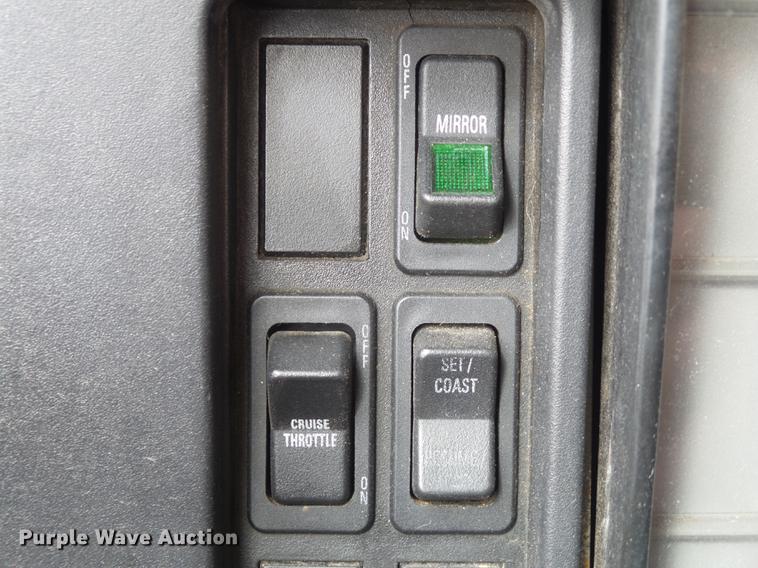 image for item DC7355 2000 International 4900 dump truck