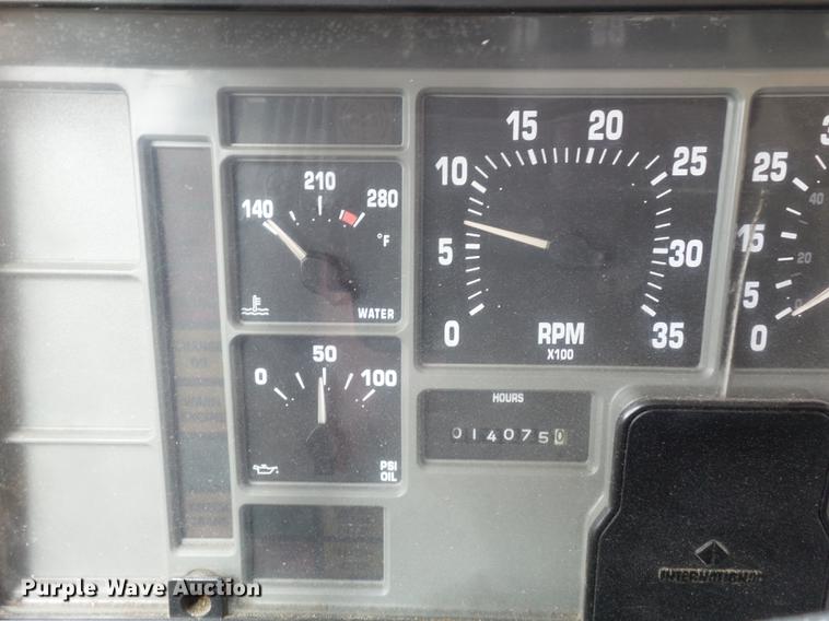 image for item DC7355 2000 International 4900 dump truck