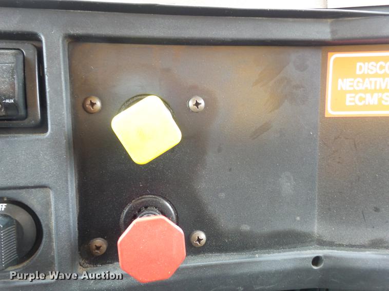 image for item DC7355 2000 International 4900 dump truck