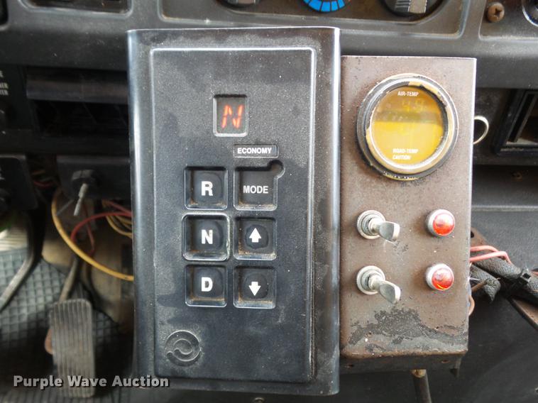 image for item DC7355 2000 International 4900 dump truck