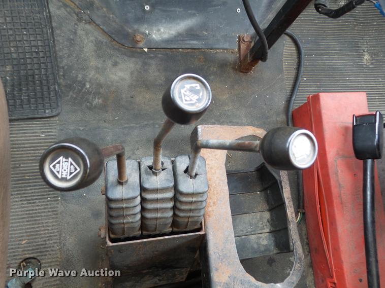 image for item DC7355 2000 International 4900 dump truck