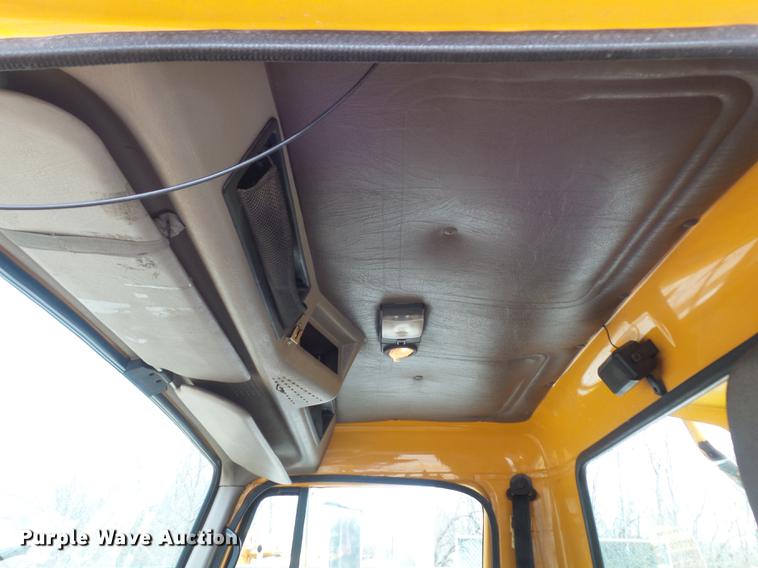 image for item DC7355 2000 International 4900 dump truck