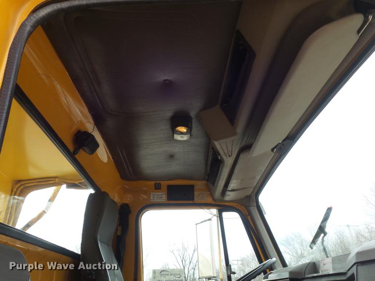 image for item DC7355 2000 International 4900 dump truck