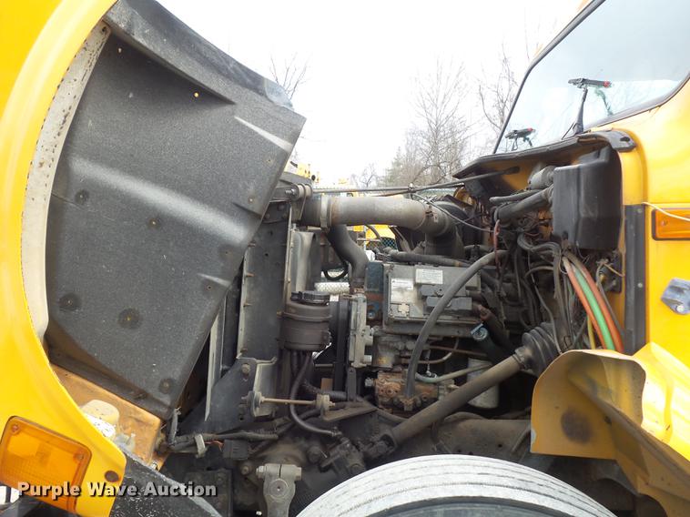 image for item DC7355 2000 International 4900 dump truck