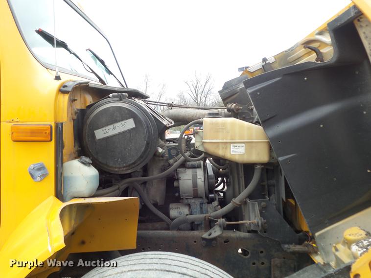 image for item DC7355 2000 International 4900 dump truck