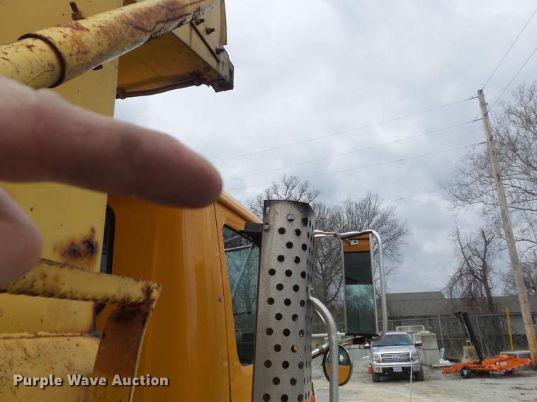 image for item DC7355 2000 International 4900 dump truck