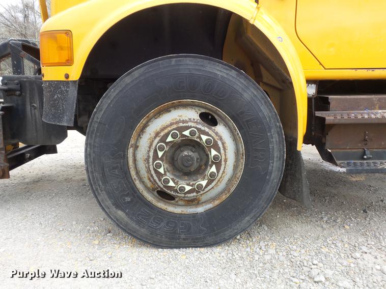 image for item DC7355 2000 International 4900 dump truck