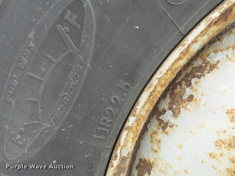 image for item DC7355 2000 International 4900 dump truck