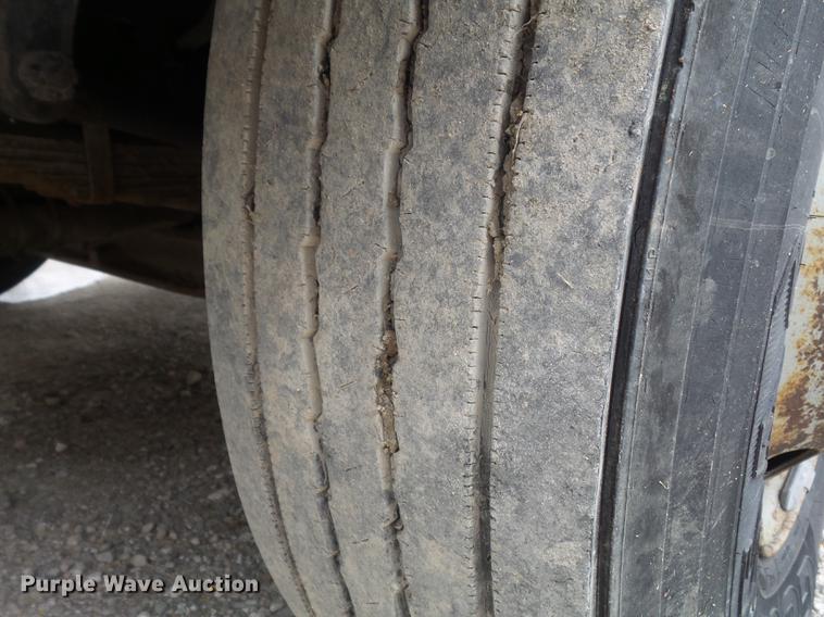 image for item DC7355 2000 International 4900 dump truck