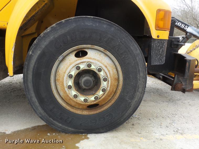 image for item DC7355 2000 International 4900 dump truck