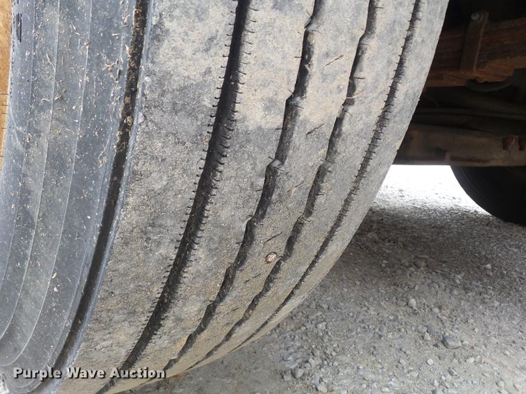 image for item DC7355 2000 International 4900 dump truck