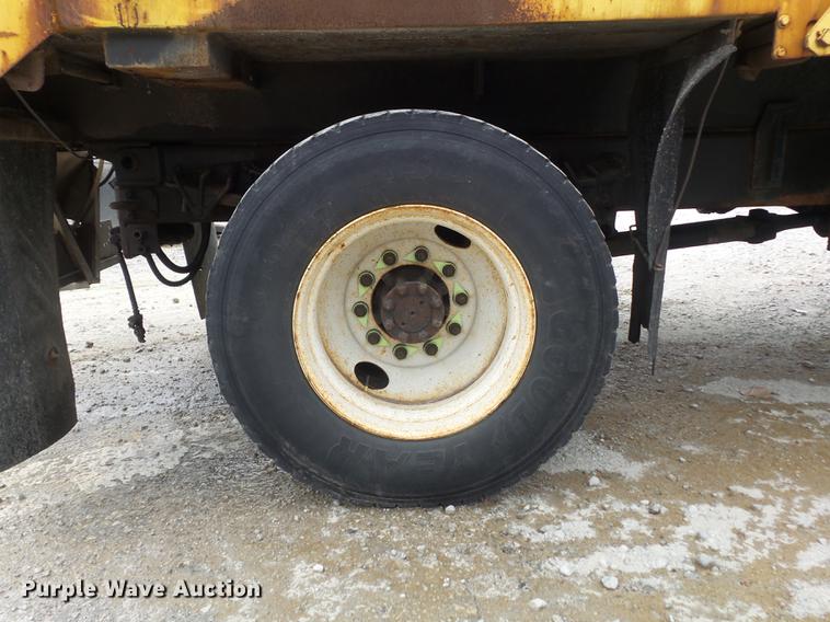 image for item DC7355 2000 International 4900 dump truck