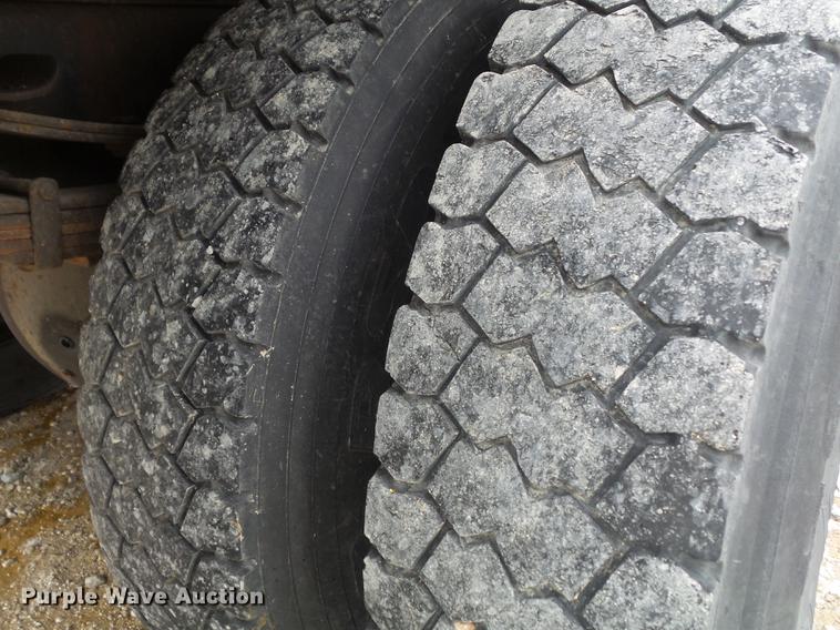 image for item DC7355 2000 International 4900 dump truck