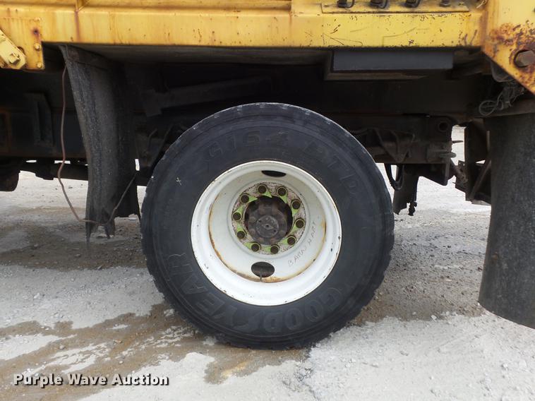 image for item DC7355 2000 International 4900 dump truck