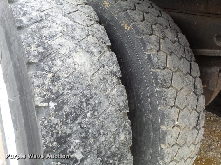 image for item DC7355 2000 International 4900 dump truck