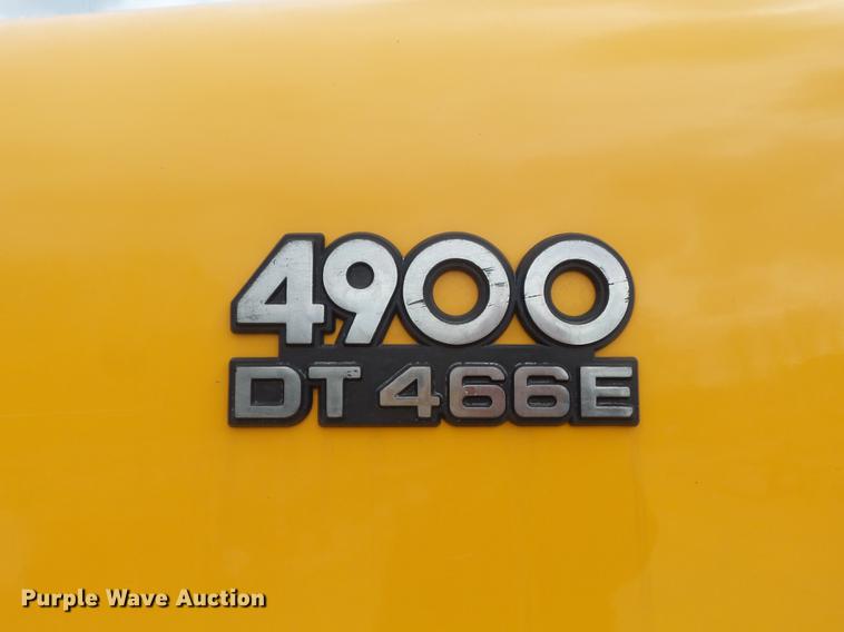 image for item DC7355 2000 International 4900 dump truck