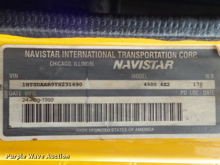 image for item DC7355 2000 International 4900 dump truck