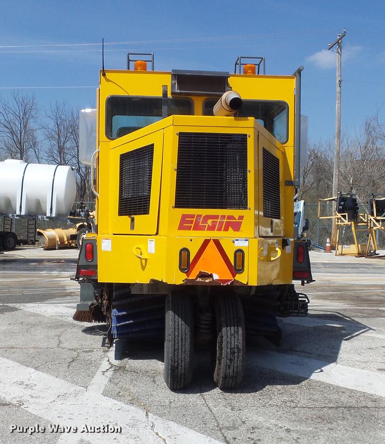 image for item DC7356 2005 Elgin Pelican P Series sweeper