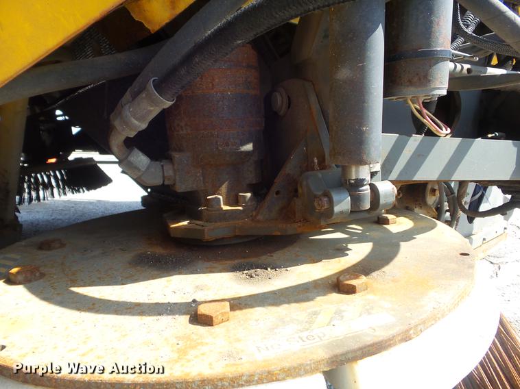 image for item DC7356 2005 Elgin Pelican P Series sweeper