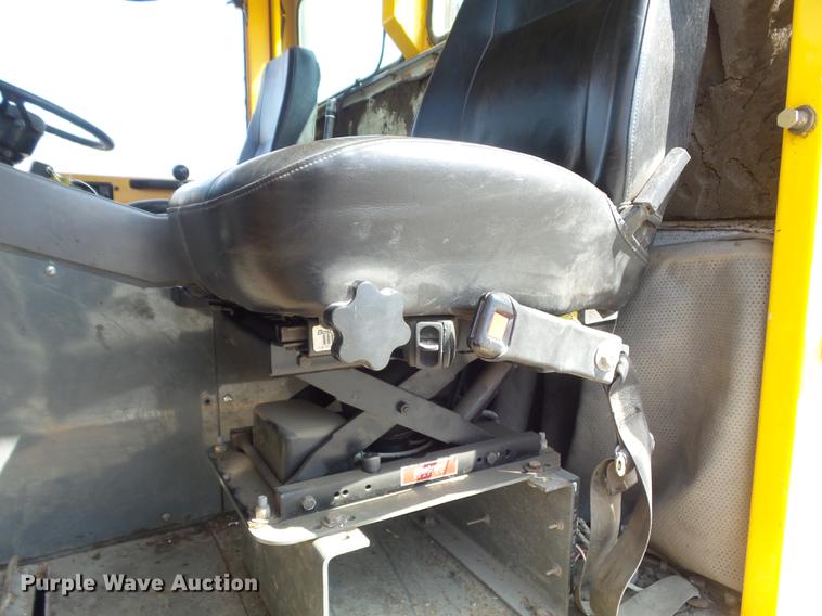 image for item DC7356 2005 Elgin Pelican P Series sweeper