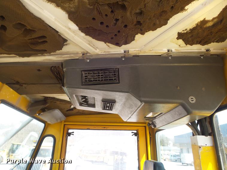 image for item DC7356 2005 Elgin Pelican P Series sweeper