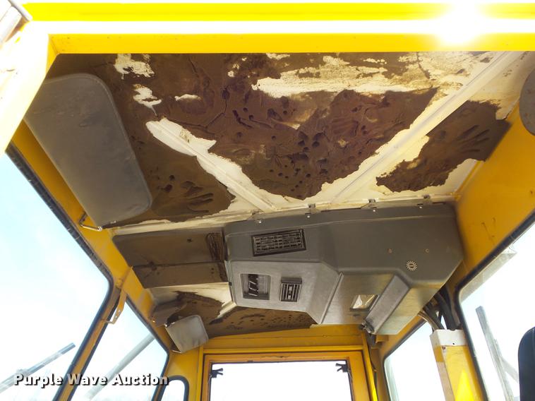 image for item DC7356 2005 Elgin Pelican P Series sweeper