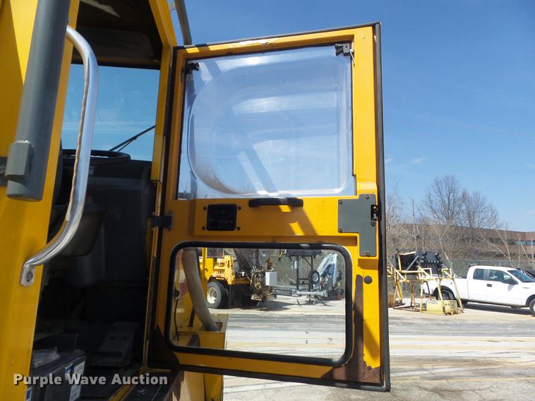 image for item DC7356 2005 Elgin Pelican P Series sweeper