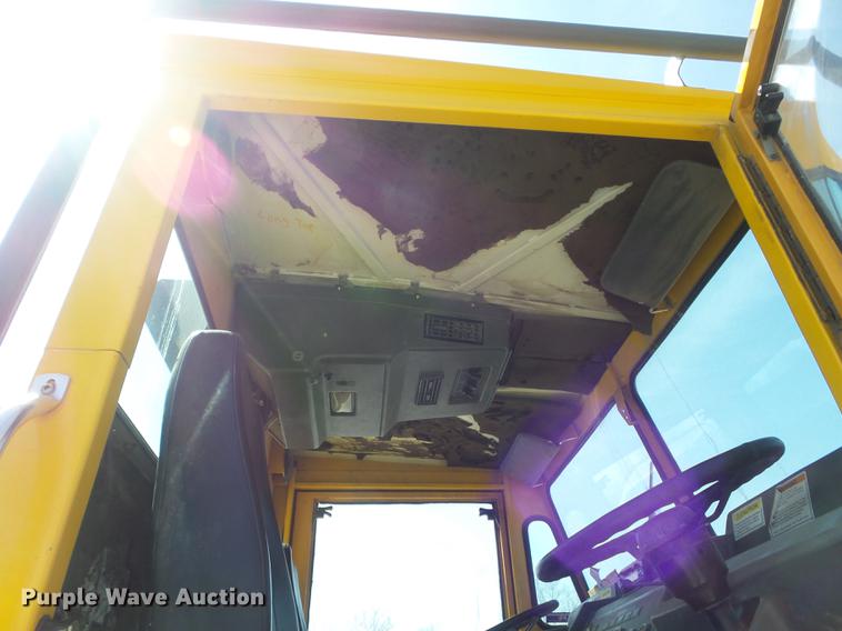 image for item DC7356 2005 Elgin Pelican P Series sweeper