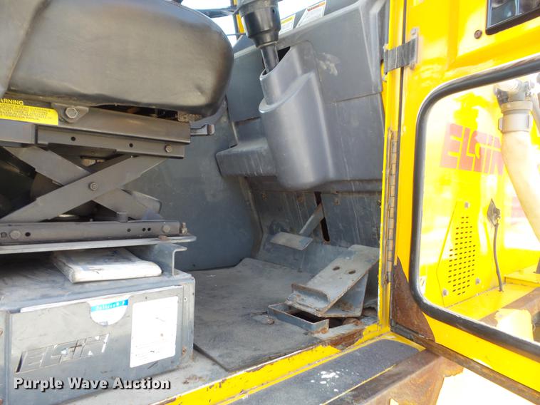 image for item DC7356 2005 Elgin Pelican P Series sweeper