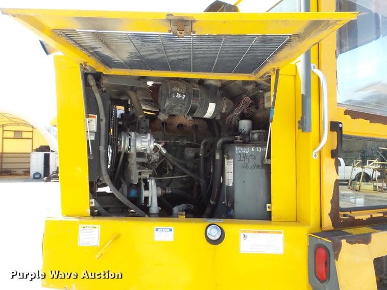 image for item DC7356 2005 Elgin Pelican P Series sweeper