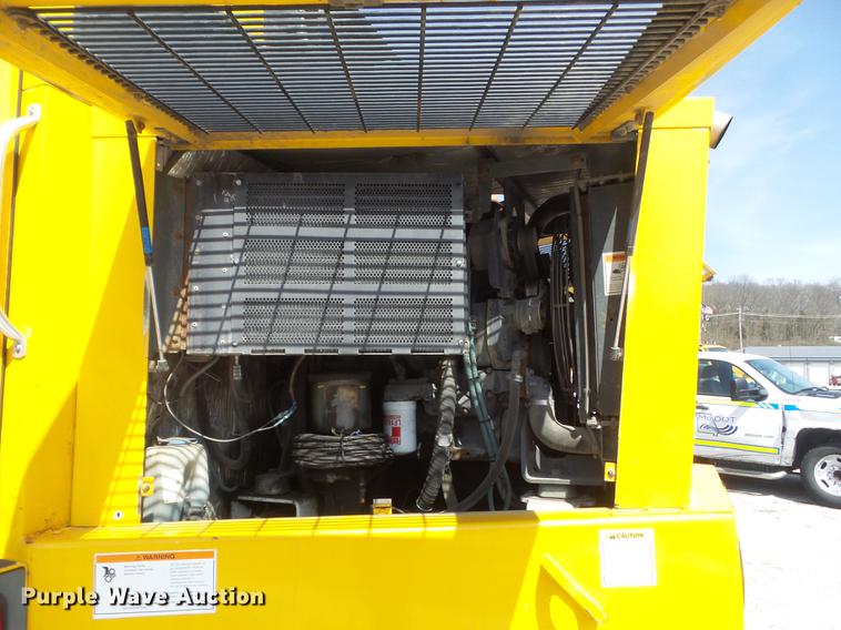 image for item DC7356 2005 Elgin Pelican P Series sweeper