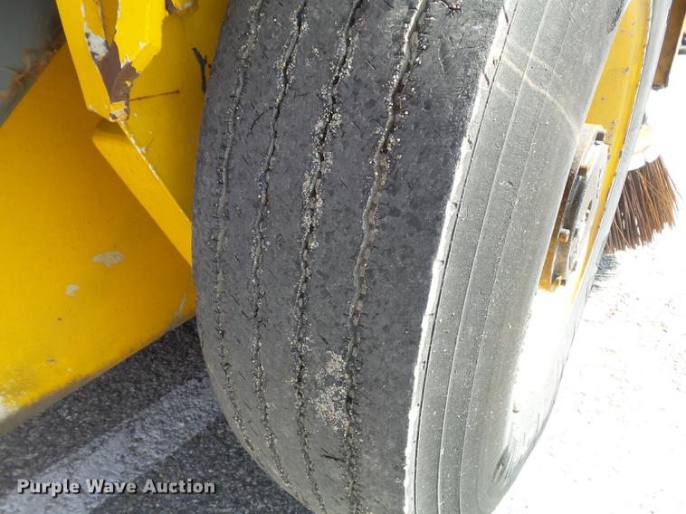 image for item DC7356 2005 Elgin Pelican P Series sweeper