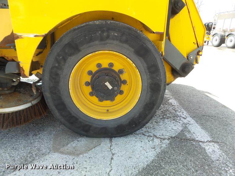 image for item DC7356 2005 Elgin Pelican P Series sweeper