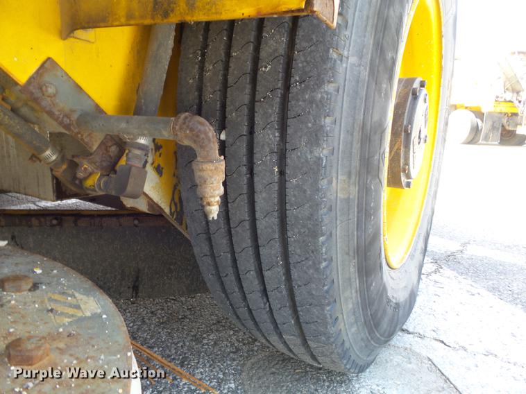 image for item DC7356 2005 Elgin Pelican P Series sweeper