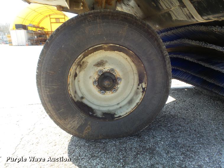 image for item DC7356 2005 Elgin Pelican P Series sweeper