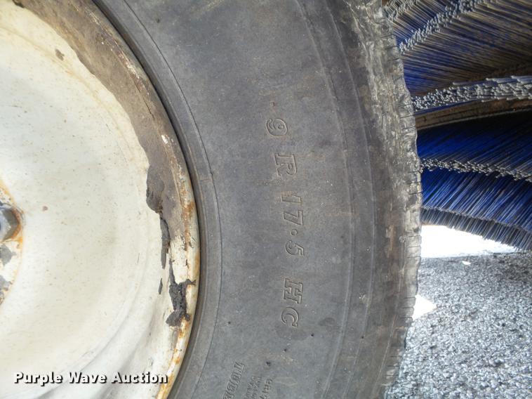 image for item DC7356 2005 Elgin Pelican P Series sweeper