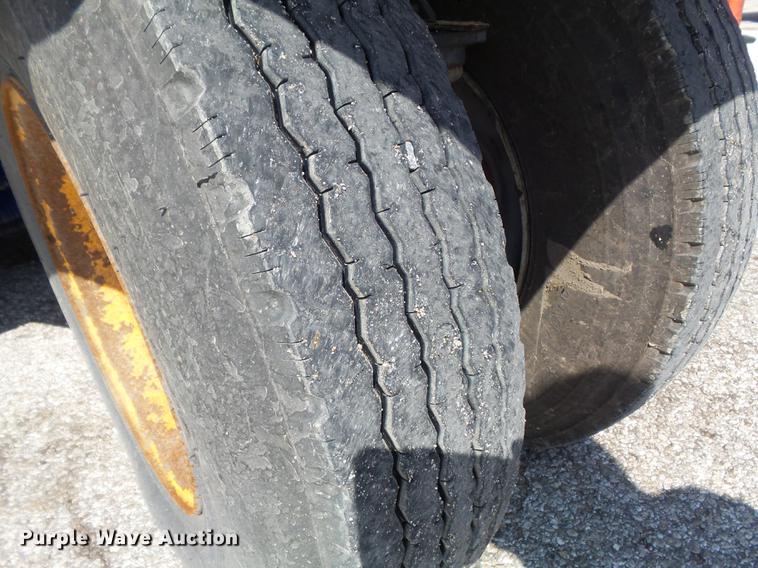 image for item DC7356 2005 Elgin Pelican P Series sweeper