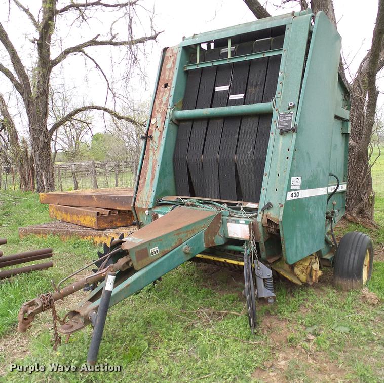 image for item DD1296 1987 John Deere 430 round baler