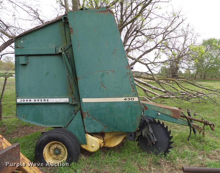 image for item DD1296 1987 John Deere 430 round baler