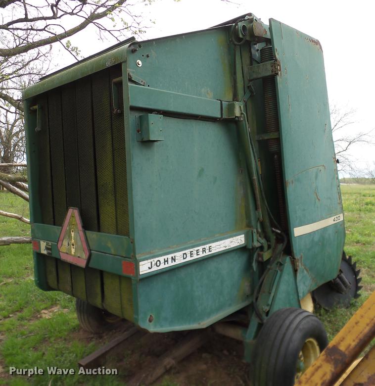 image for item DD1296 1987 John Deere 430 round baler