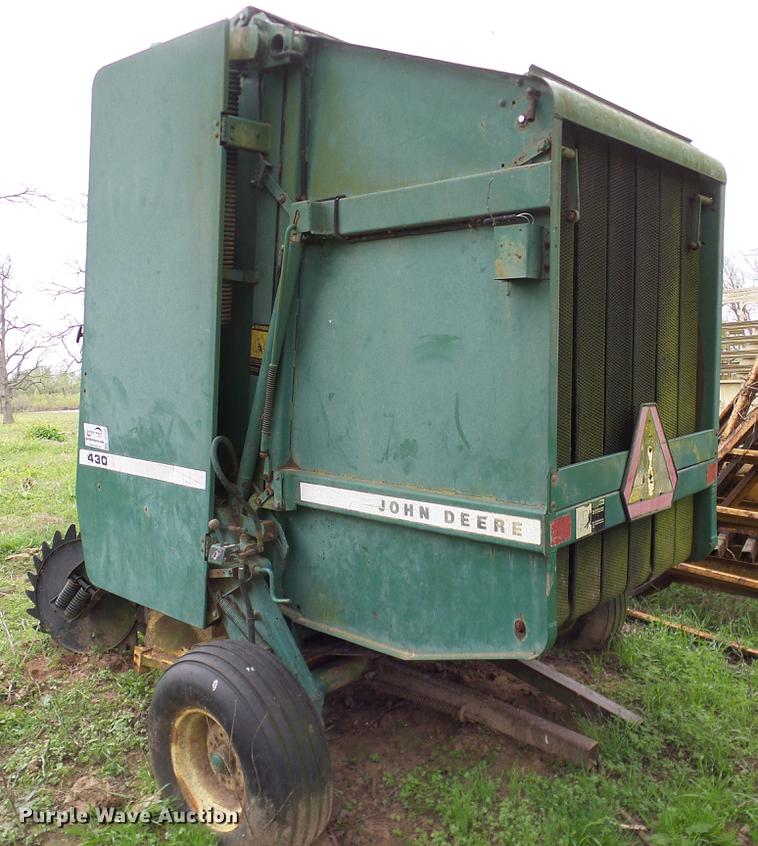 image for item DD1296 1987 John Deere 430 round baler