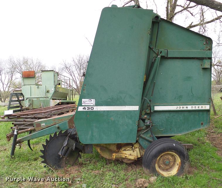 image for item DD1296 1987 John Deere 430 round baler