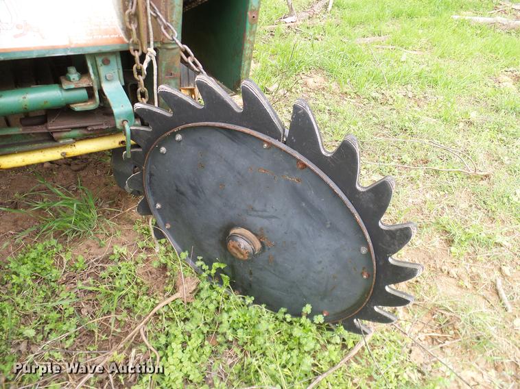 image for item DD1296 1987 John Deere 430 round baler