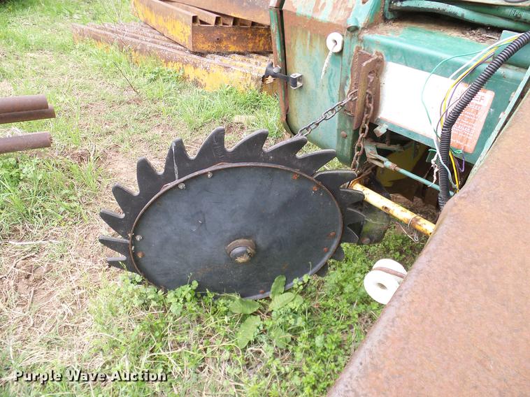 image for item DD1296 1987 John Deere 430 round baler