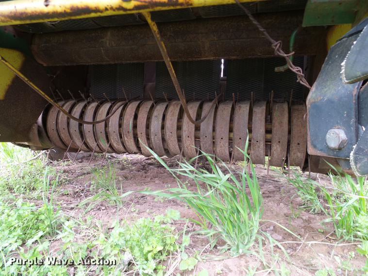 image for item DD1296 1987 John Deere 430 round baler