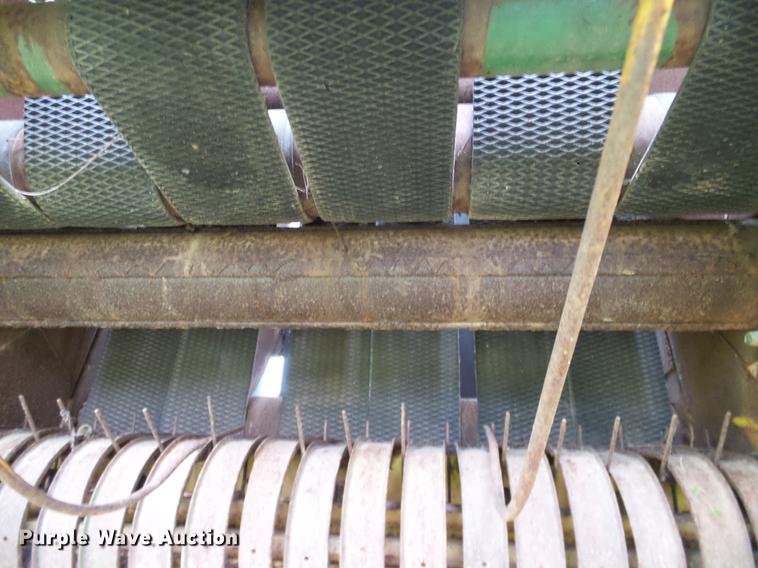 image for item DD1296 1987 John Deere 430 round baler