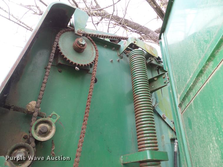 image for item DD1296 1987 John Deere 430 round baler