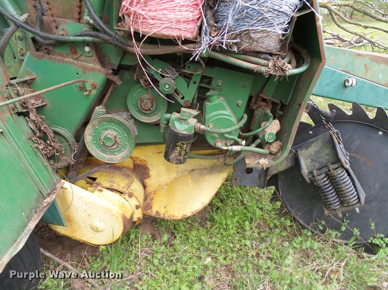 image for item DD1296 1987 John Deere 430 round baler