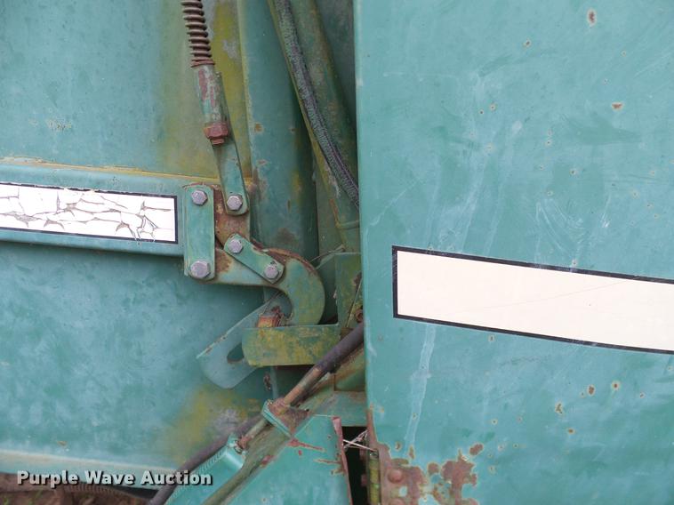 image for item DD1296 1987 John Deere 430 round baler